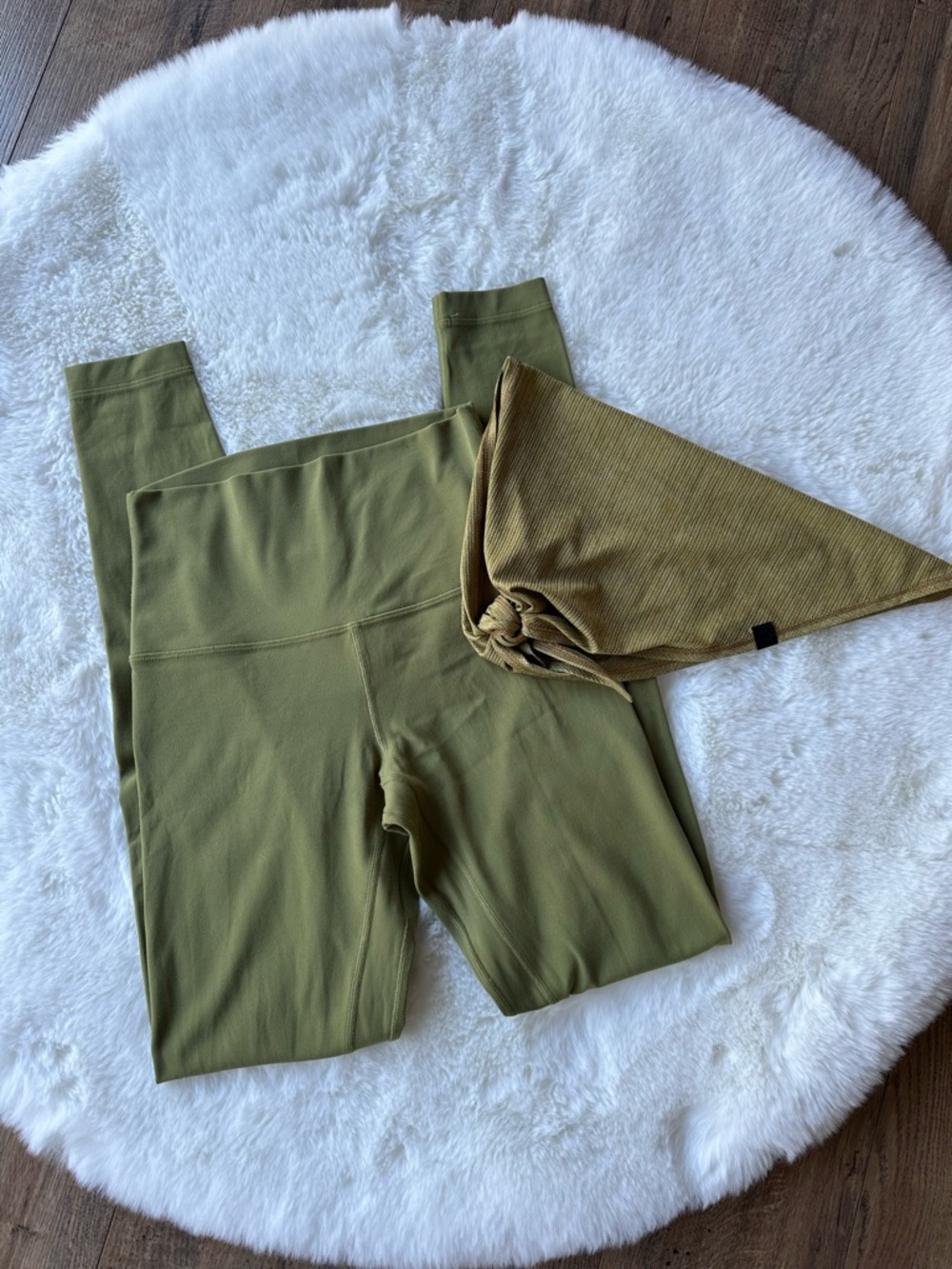 Lululemon Green buttery Leggings with Matching Bandana - 4 Tall